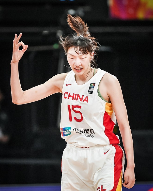 关于FIBA发布中国女篮写真张子宇韩旭搞怪的信息