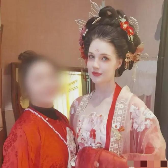 中欧体育官网-破婚变传闻？穆勒晒与妻子马匹合照：巴伐利亚冠军正准备下场比赛的简单介绍