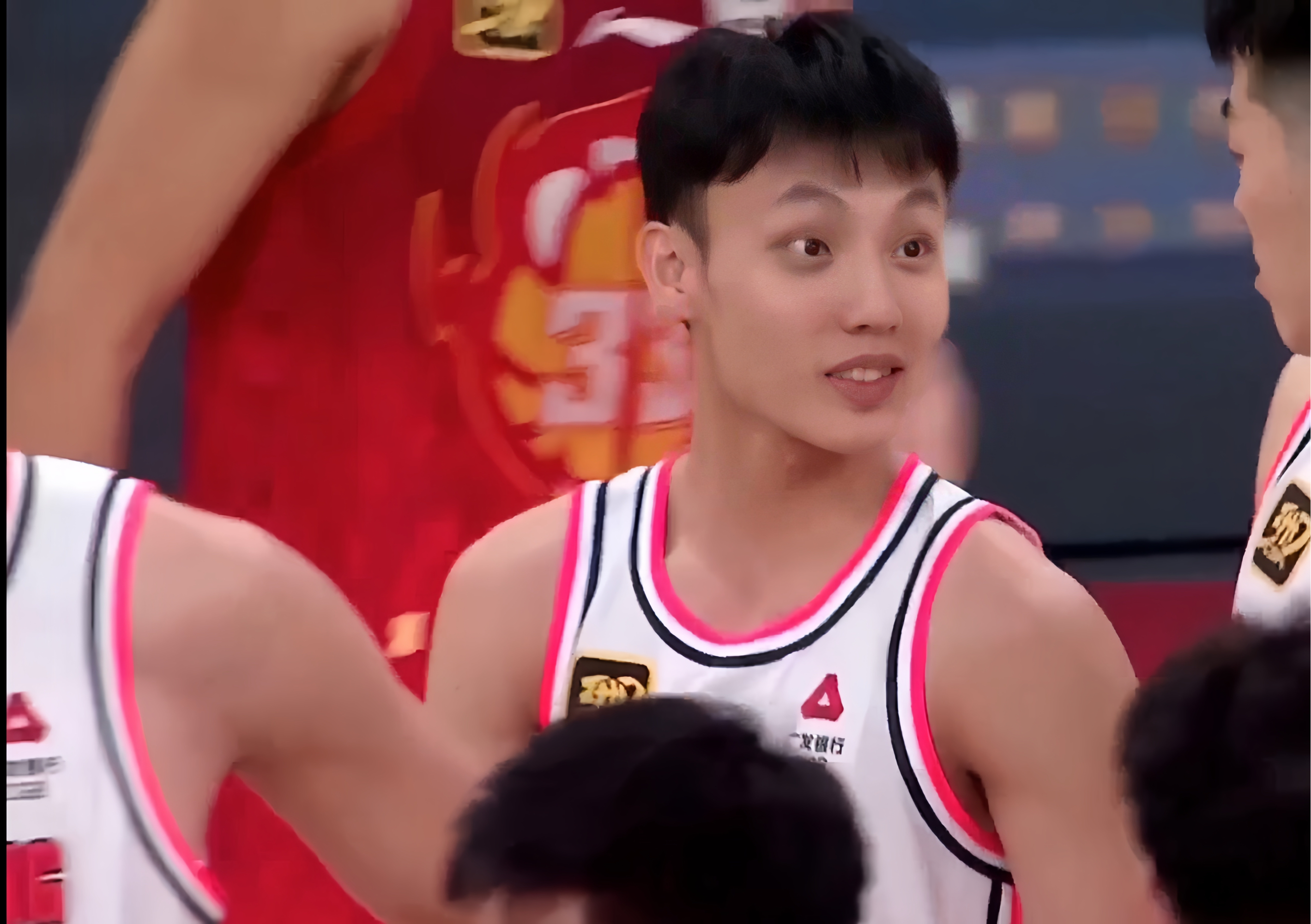 中欧体育-广东宏远队主场大胜，取得连胜开局